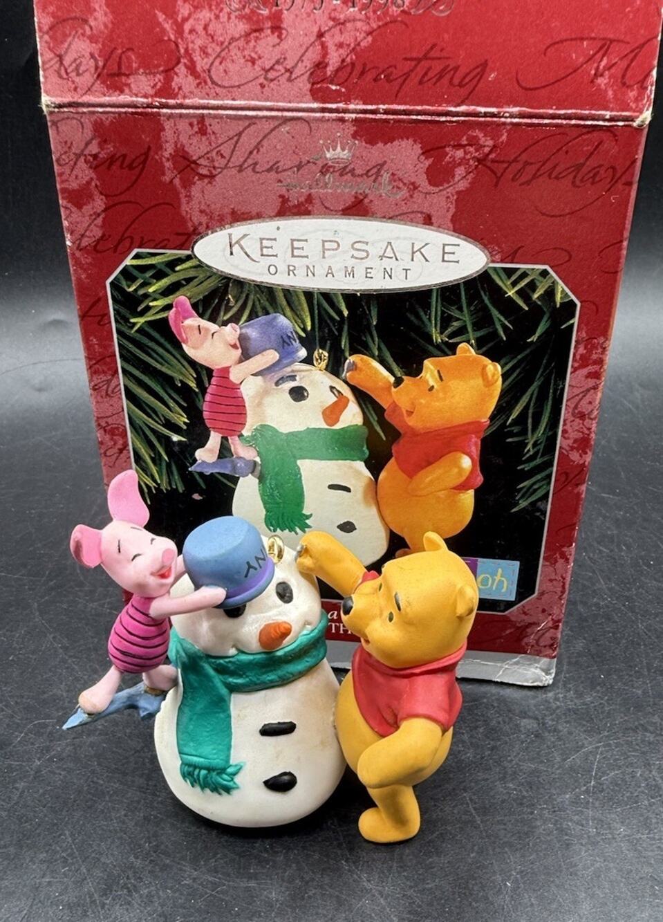1998 Hallmark Ornament Building a Snowman Winnie the Pooh & Piglet Used -48D
